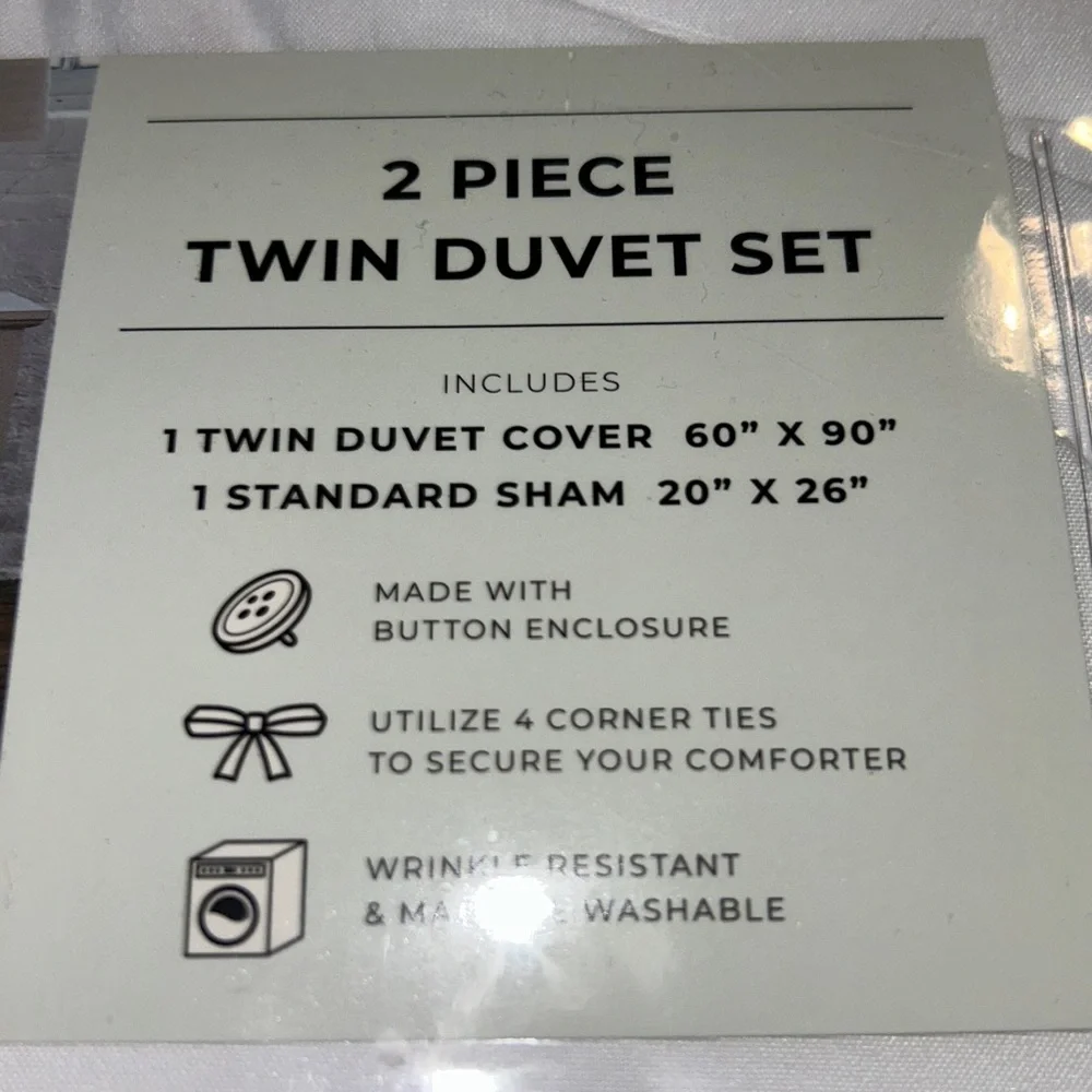 White, twin sized, pintuck microfiber duvet cover & standard sham - NEW